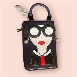 FUN FASHIONISTA WOMAN PURSE WITH CAHIN STRAP